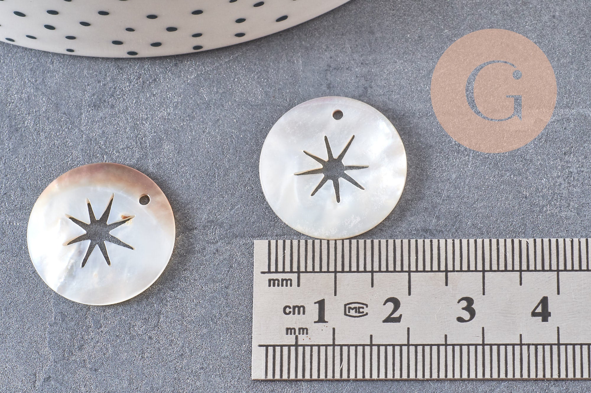 Pendentif rond étoile nacre naturelle beige marron 20mm, x5 (G2179)
