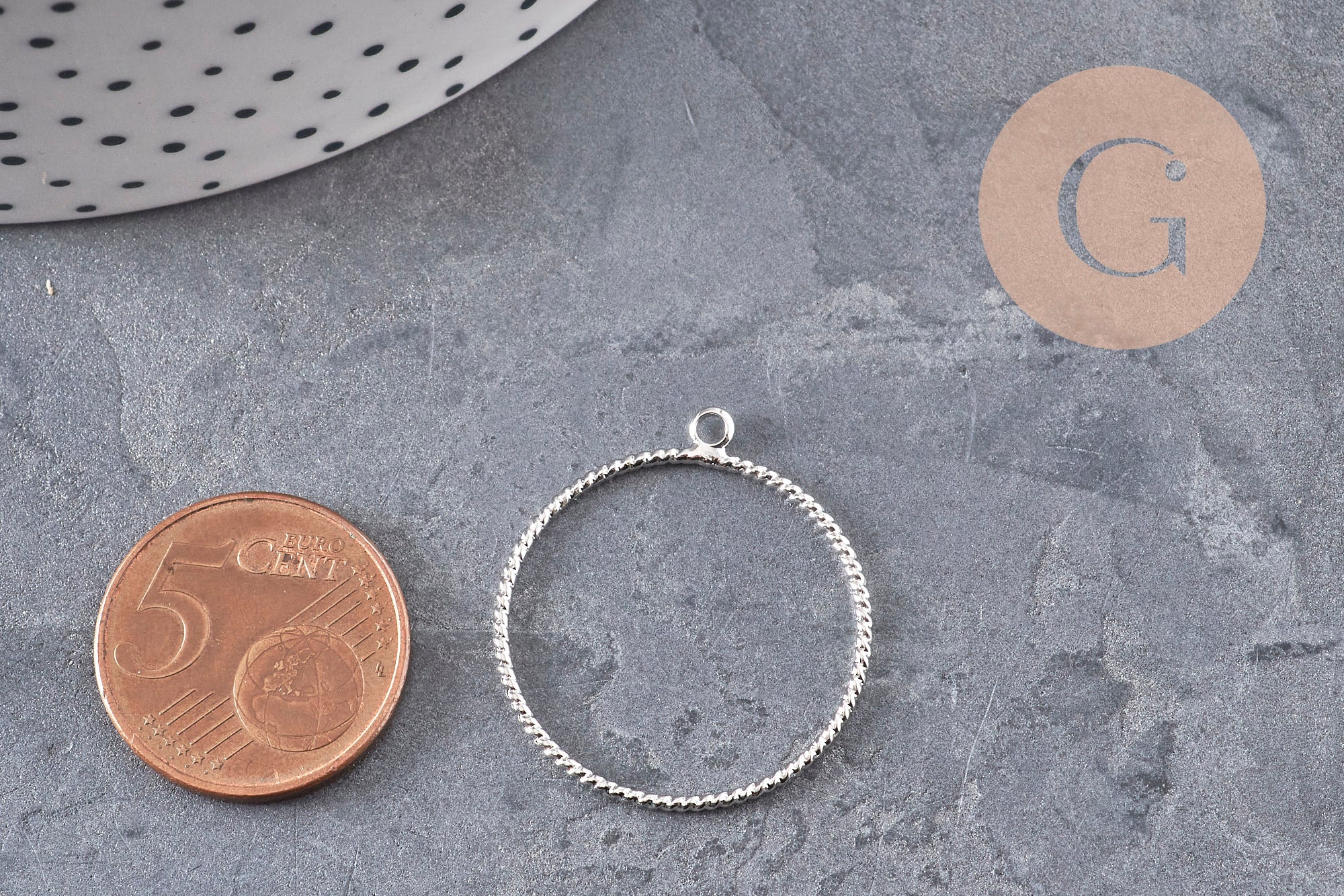Pendentif rond torsadé laiton platine 27.5mm pour résine, x1 (G11135)