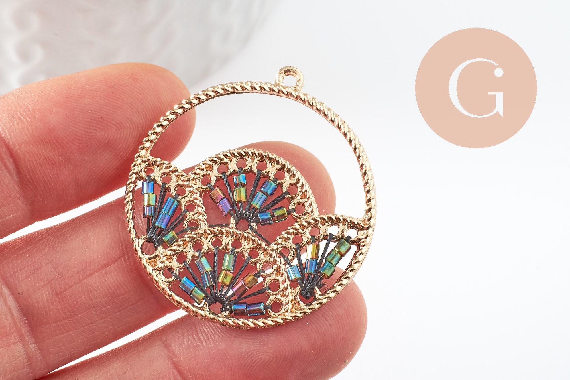 Pendentif rond zamac doré tissé rocaille noire irisée dentelle 37.5mm, x2 (G4132)