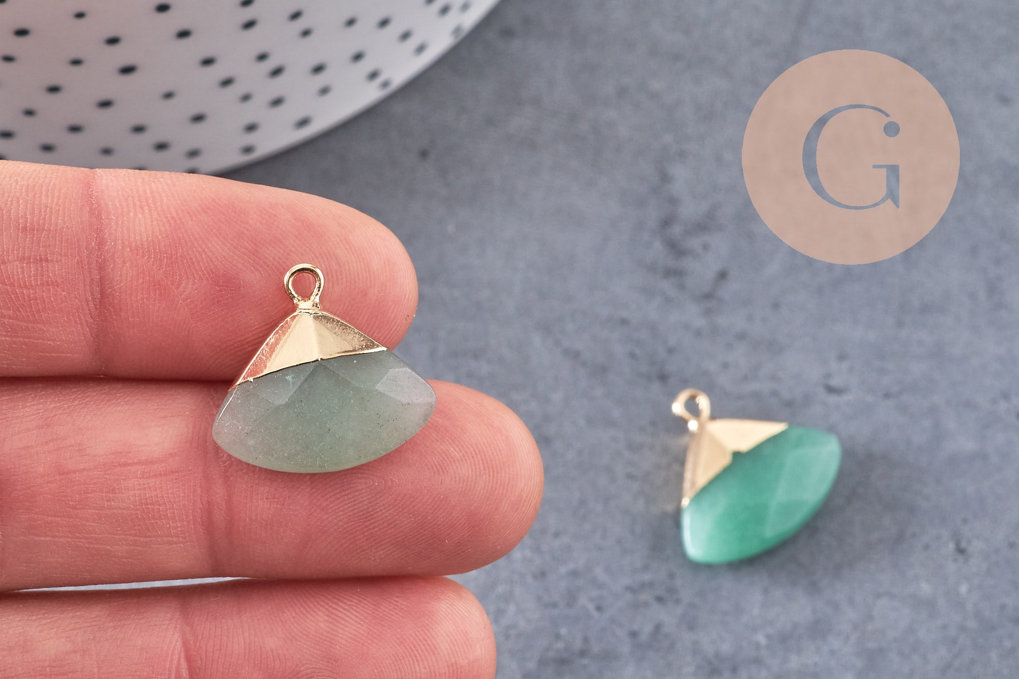Pendentif triangle aventurine verte naturelle facettes 20mm, x1, G2997