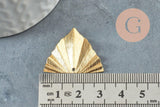 Pendentif triangle éventail plié laiton brut texturé 29x22mm, un Pendentif doré en laiton brut, X2 (G3221)