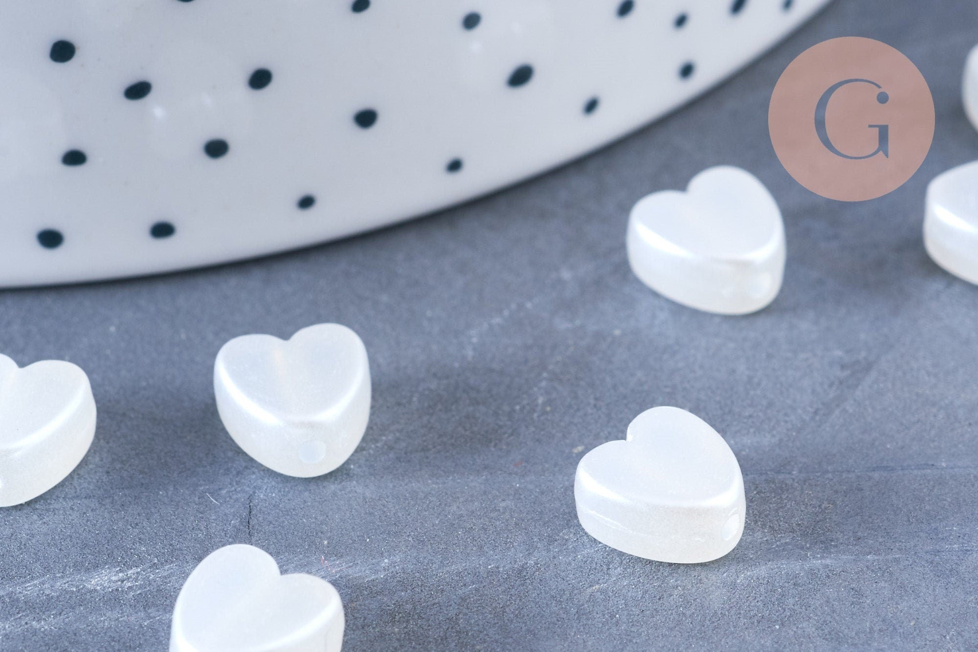 Perle coeur plastique blanc nacré 8mm , x 20 perles (G6439)