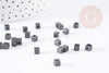 Perle cube hématite de synthèse grise 3mm, fil de 39cm, x1 (G9078)