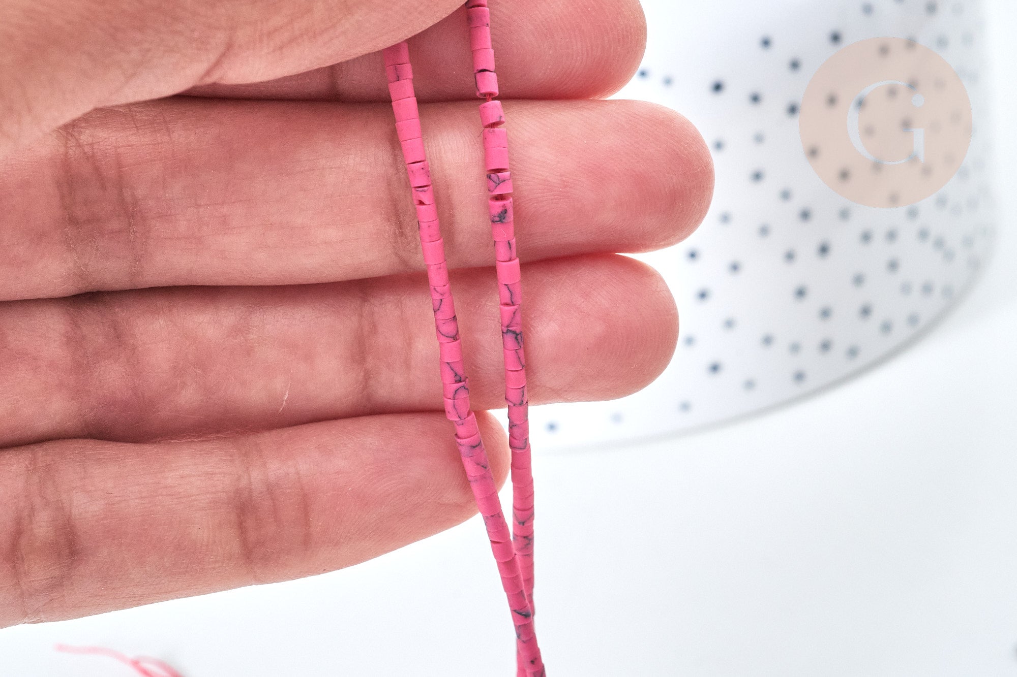 Perle heishi howlite naturelle rose 1mm, pierre naturelle, turquoise naturelle, perle en pierre, fil de 30cm, x1 (G7262)