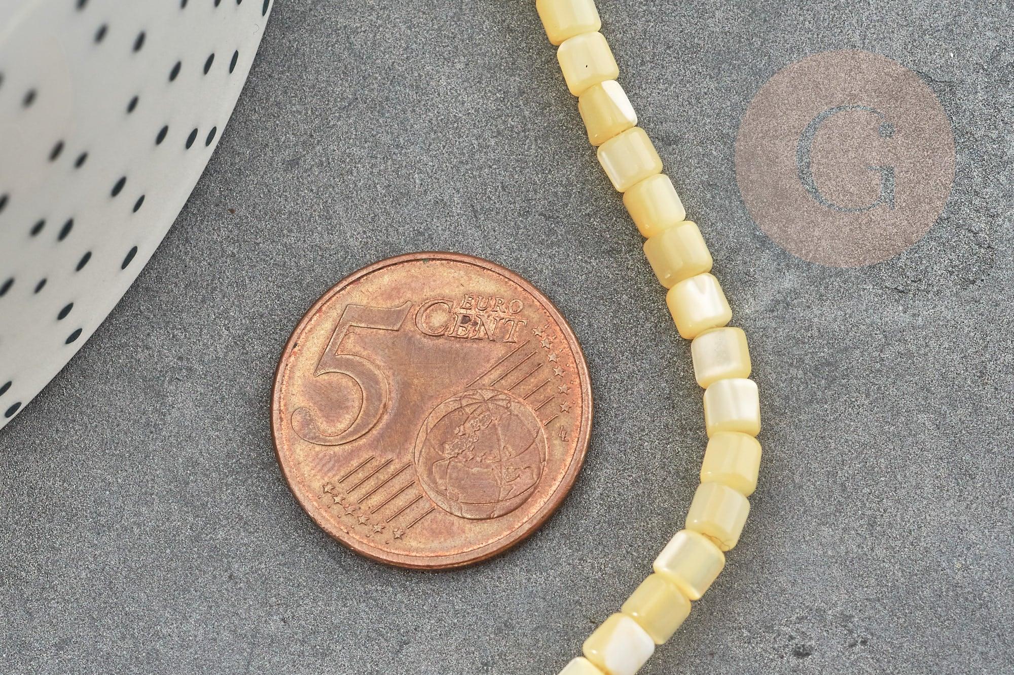 Perle nacre naturelle heishi jaune pastel ,perle coquillage,4x4mm, fil de 20cm, x1 (G9241)