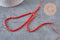 Fil de perles ovales en bambou de mer naturel rouge, imitation corail, 8x4mm, idéal pour bijoux bohèmes.