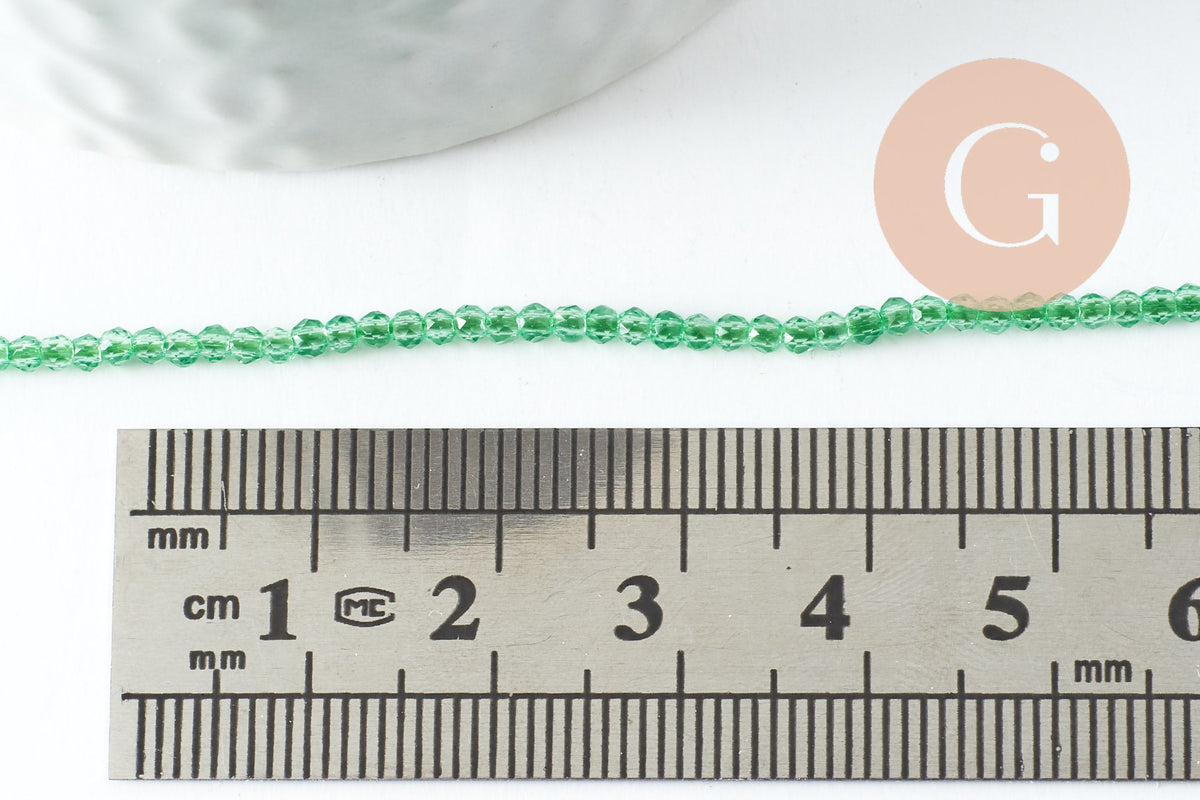 Perle ronde verre facettée transparente vert clair 2mm, x1 fil de 37cm (G7445)
