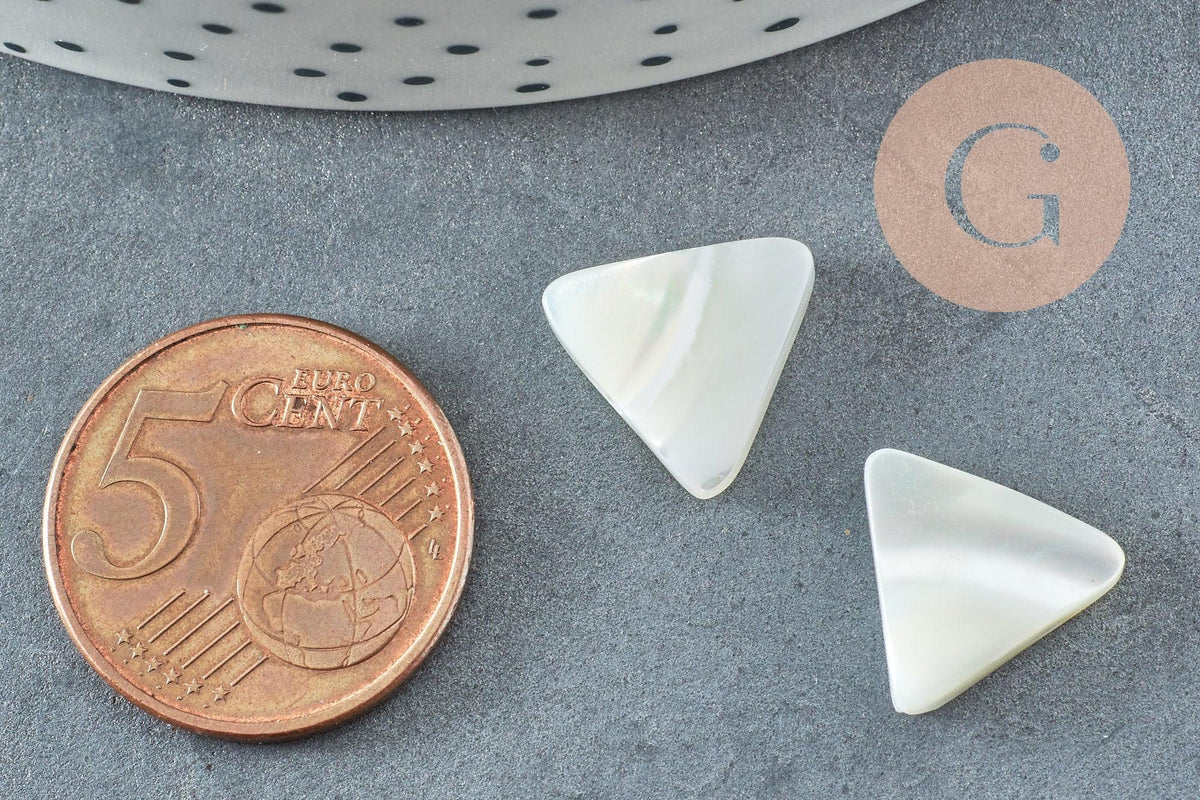 Perle triangle nacre blanche naturelle ,pendentif triangle nacre, bijou nacre 12mm, x10 (G2186)