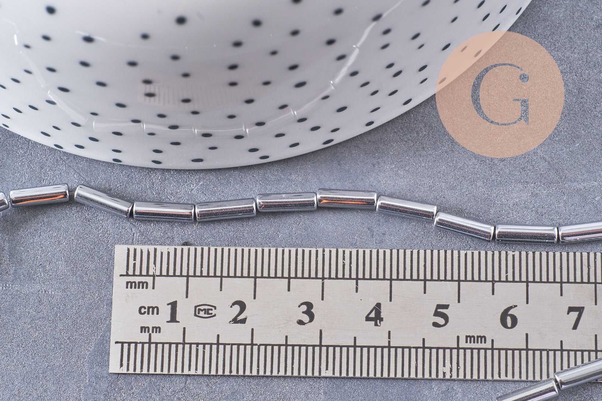 Perle tube hématite argentée 9.5mm, x1 fil de 19cm (G4484)