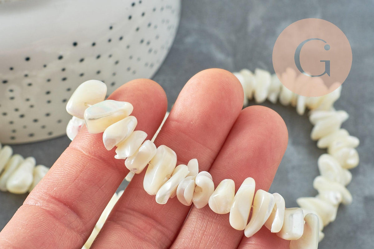 Perles chips coquillage nacre naturelle beige 8-14mm, x1 fil 80cm (G5742)
