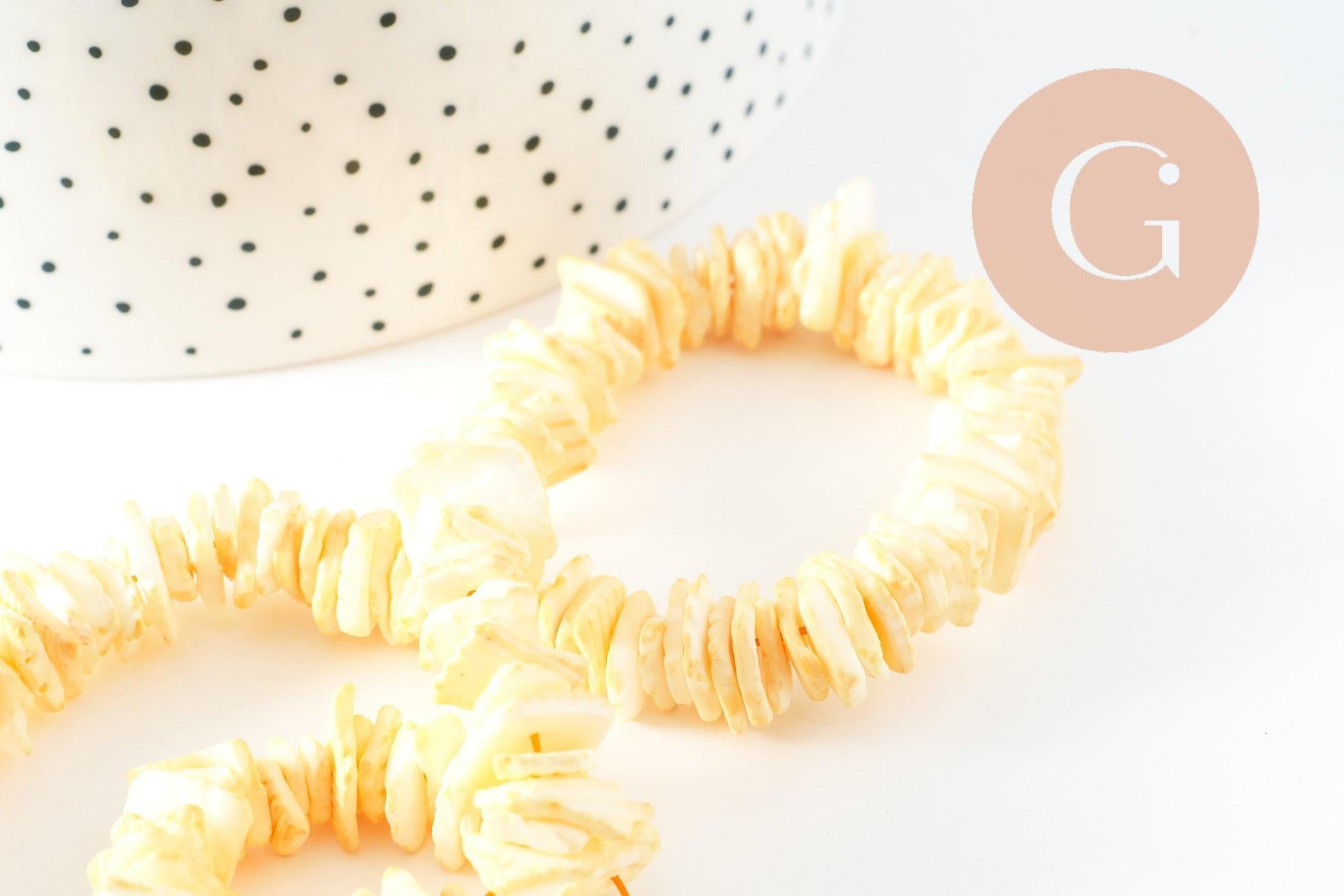 Perles chips coquillage naturel coloré 10-20mm, x1 fil de 38cm (G4074)