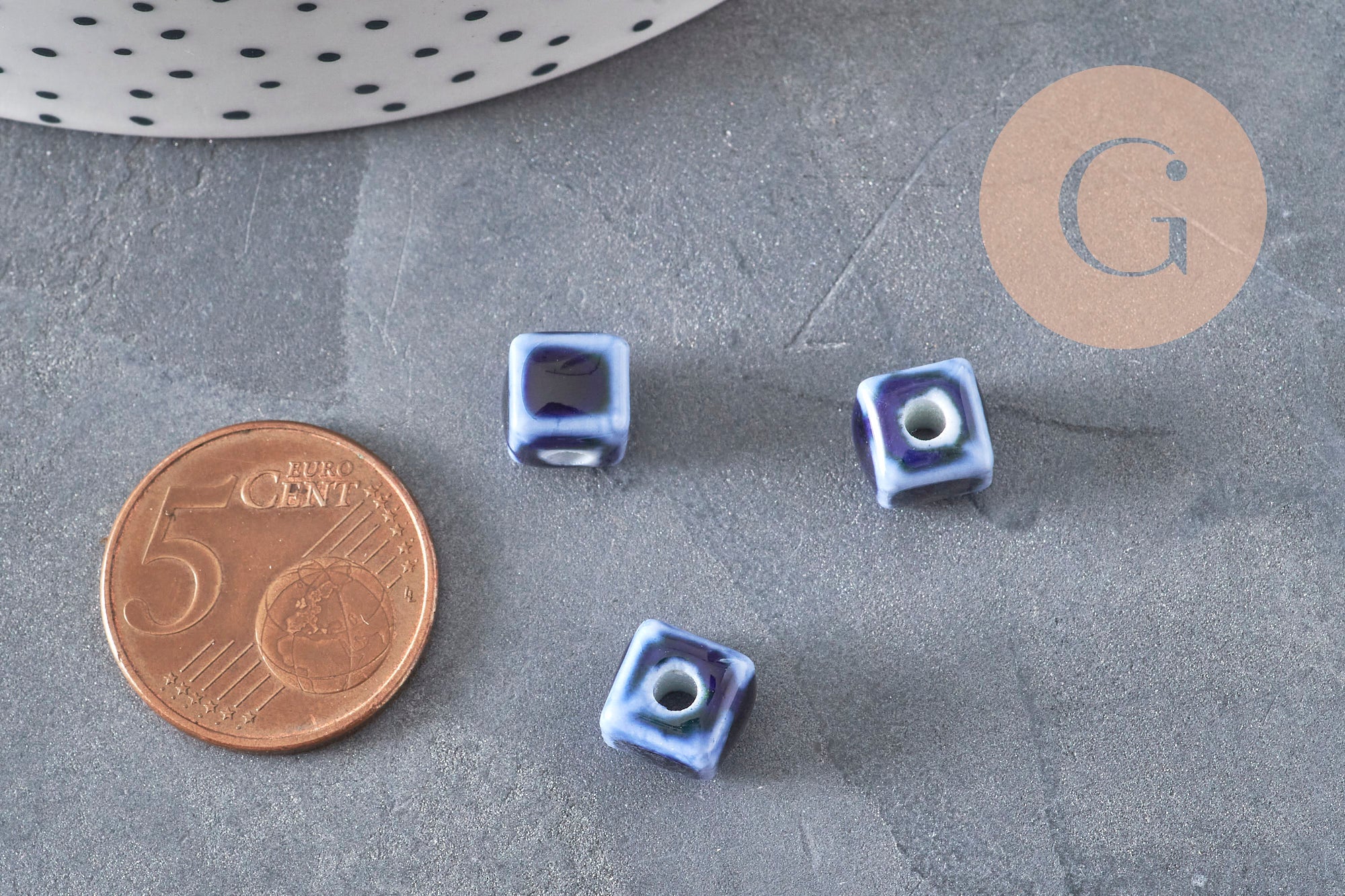 Cuentas cúbicas de cerámica azul rey de 8mm, x5 (G11239)
