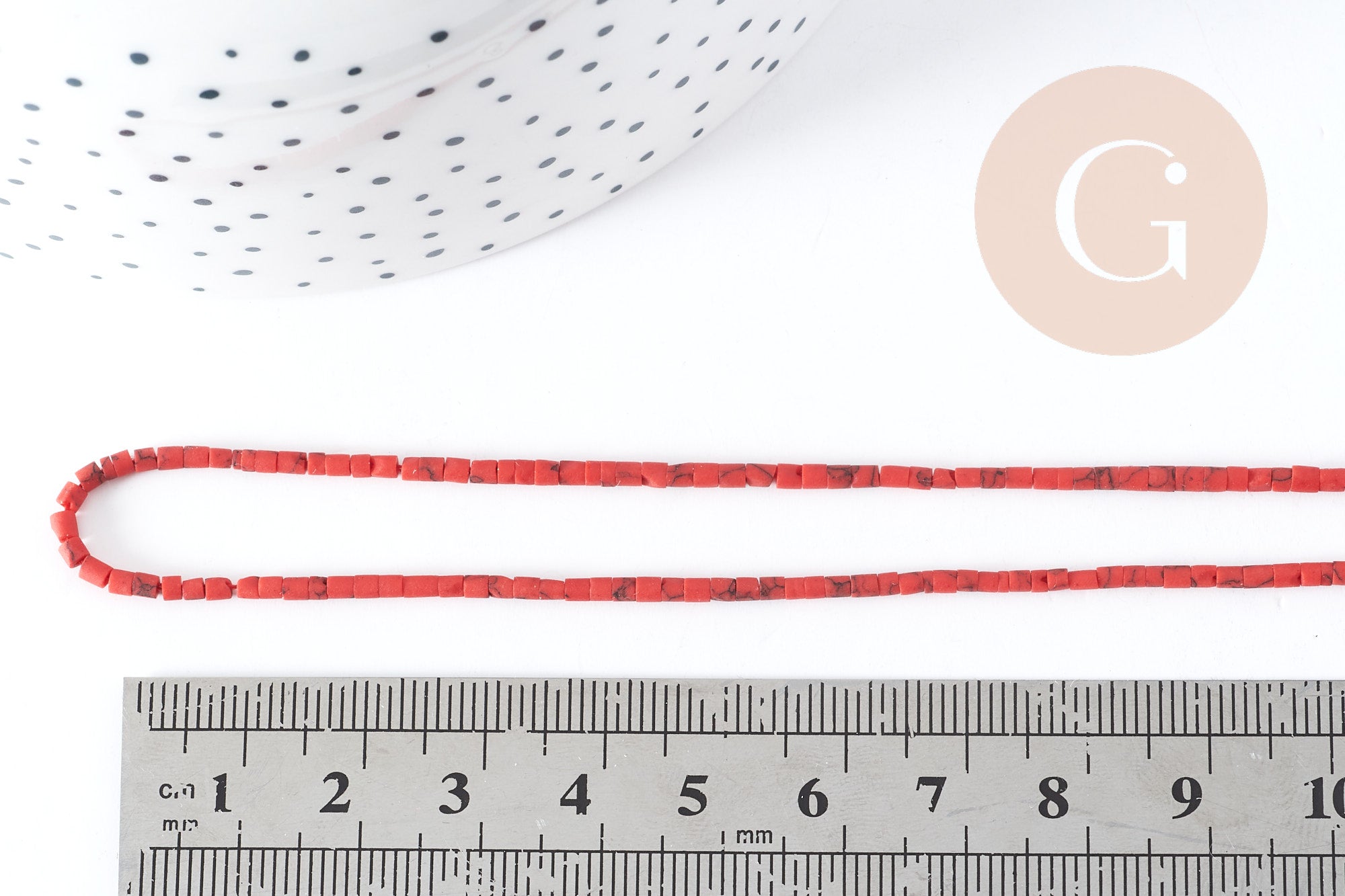 Perles heishi howlite naturelle rouge 2mm, fil de 30cm, x1 (G7266)