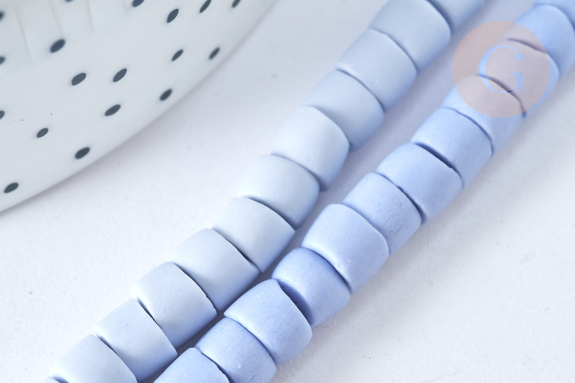 Perles porcelaine heishi bleu clair 6x3~4 mm, bijoux céramique, fil de 48cm, x1 (G7440)