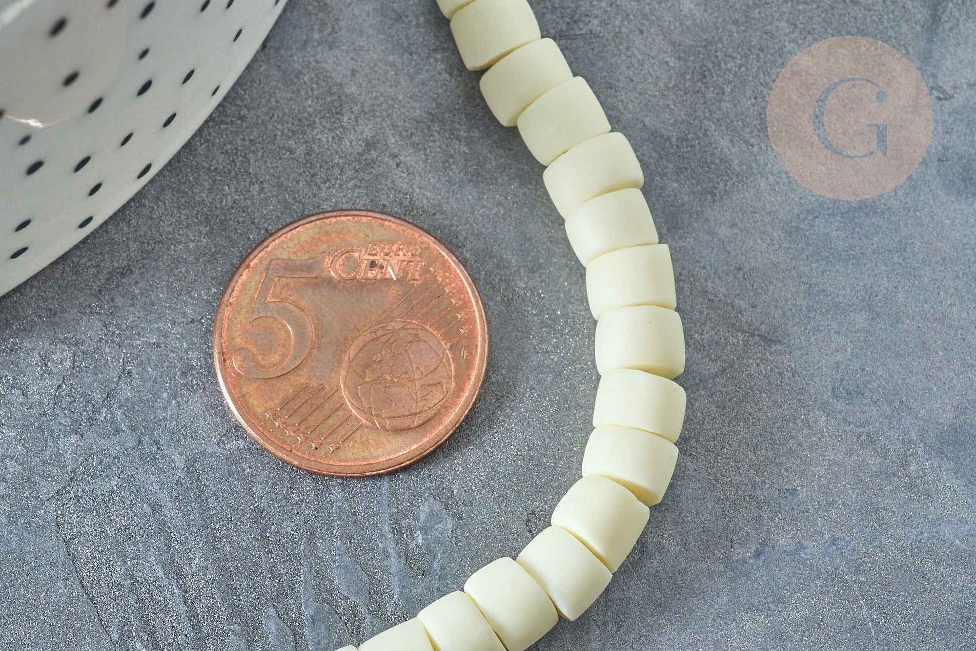 Perles porcelaine heishi jaune clair 6x3~4 mm, bijoux céramique, fil de 48cm, x1 (G7535)