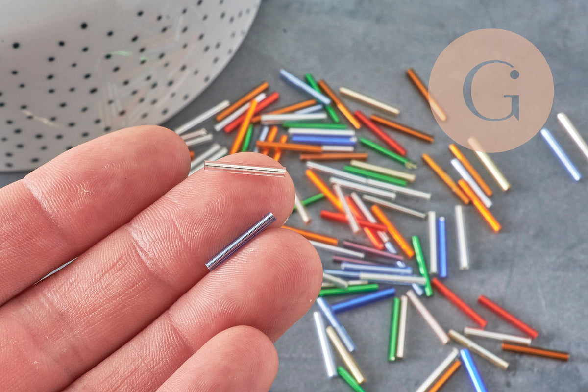 Perles rocaille Tube multicolore 15x2mm, ,perle verre mullicolore métallisé,perle long tube, x 10gr G0663