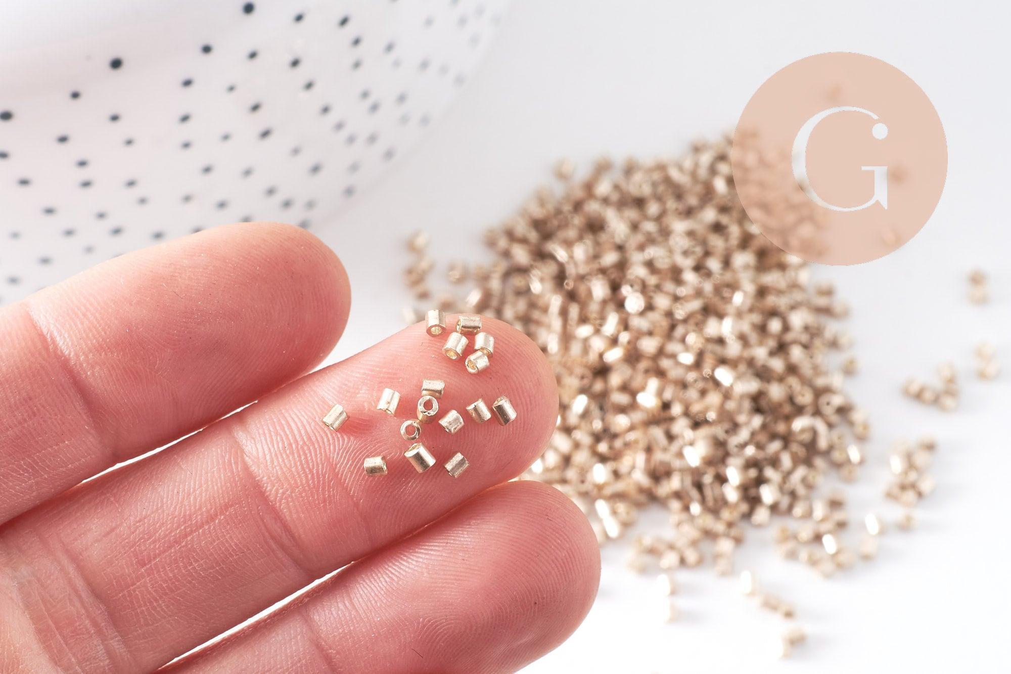 Perles rocaille Tube or pâle 2.5-3mm, x10gr (G10399)