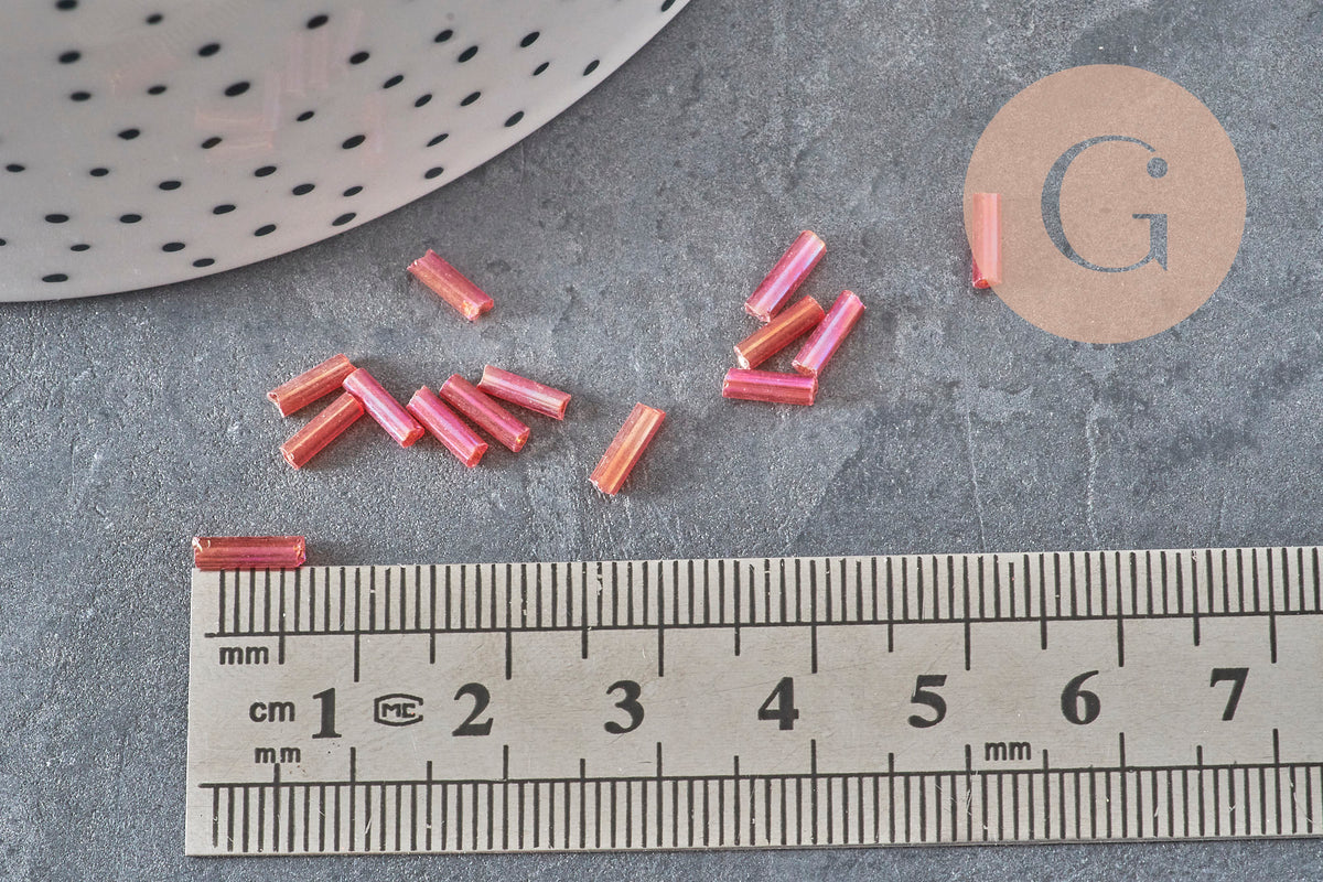Perles rocaille Tube rouge irisé, ,perle tube,perles rocaille rouge, perles rouge irisé,6mm x 2mm, x 5gr G0666