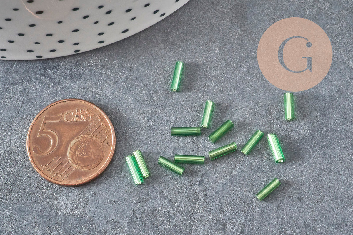 Perles rocaille Tube vert,perles rocaille vert, perles vert métallisé, long tube,6mm x 2mm, x 5gr G2691