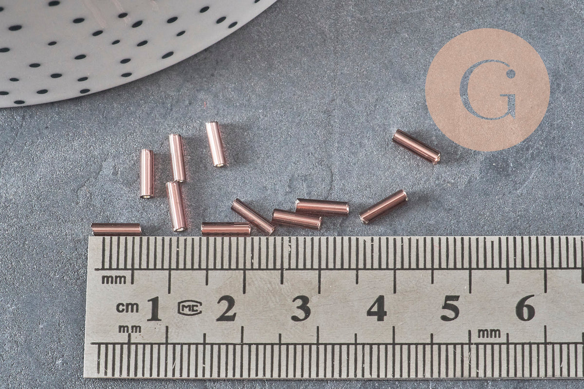 Perles rocaille Tube violet metallisé,perles rocaille argent, perles métallisées violet,perle verre,6mmx2mm, x 5gr G2358