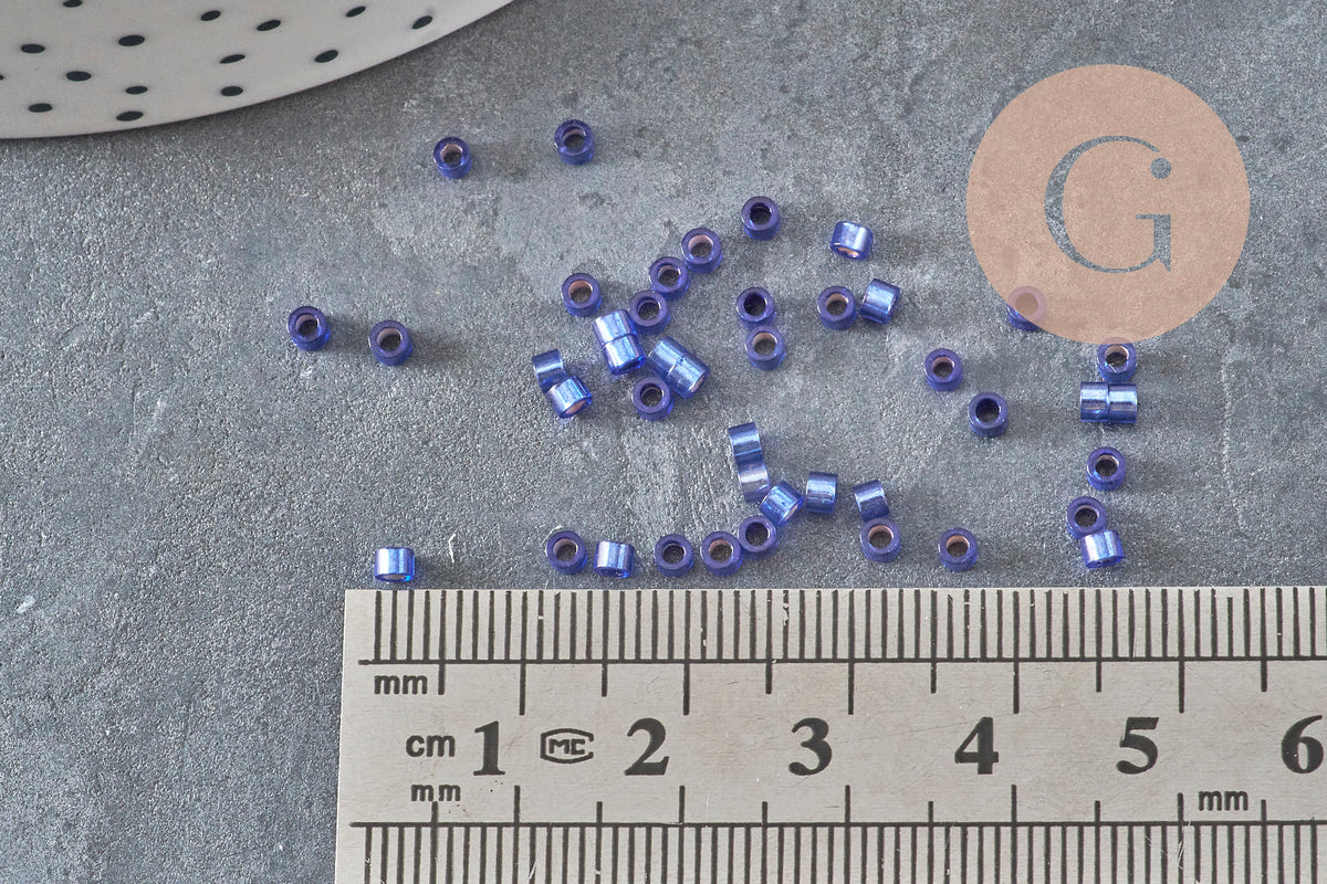 Perles rocaille tube verre bleu silver lined 2.5mm, x1 sachet de 8g (G11400)-Perles-Gingerlily Perles