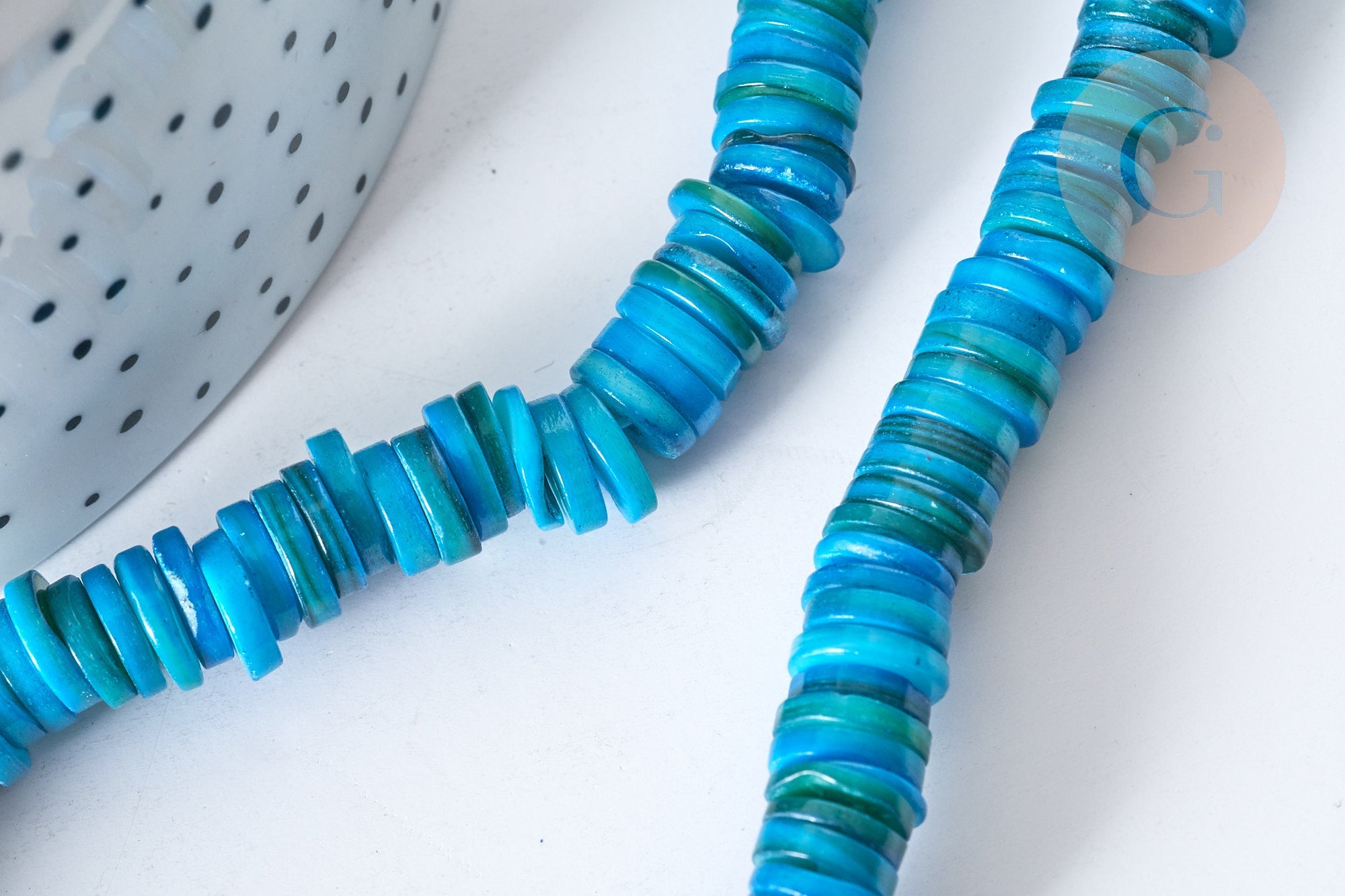 Perles rondelles heishi coquillage naturel teinté bleu 8~8,5mm, fil de 39cm x1 (G7873)