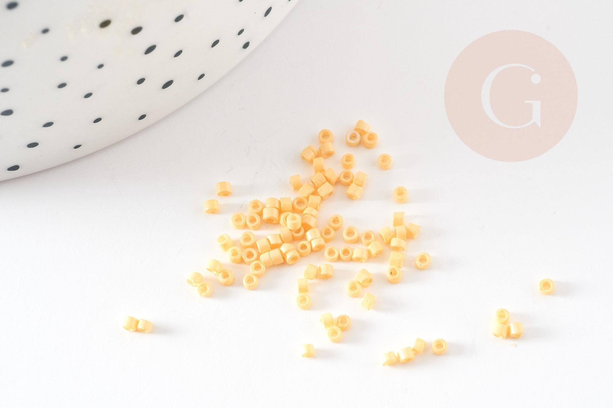 Perles tube jaune opaque façon Delica miyuki 1.5-2mm, x1 sachet de 8gr (G9161)