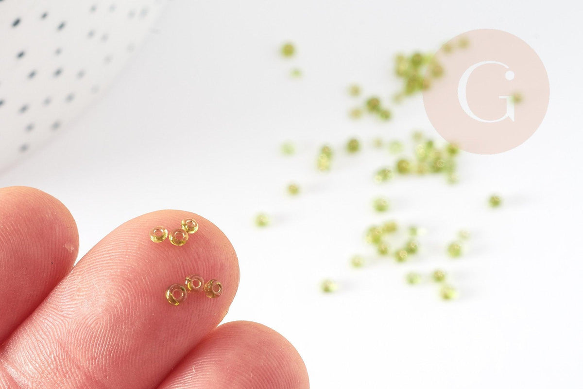 Petite perles de rocaille vert transparent 2.5mm, perles rocaille verre, pour perlage, x 10gr (G3667)