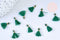 Pompon vert émeraude polyestère support doré,décoration pompon, pompon boucles,fabrication bijoux bohème,10-15mm, x10 ( G5563)