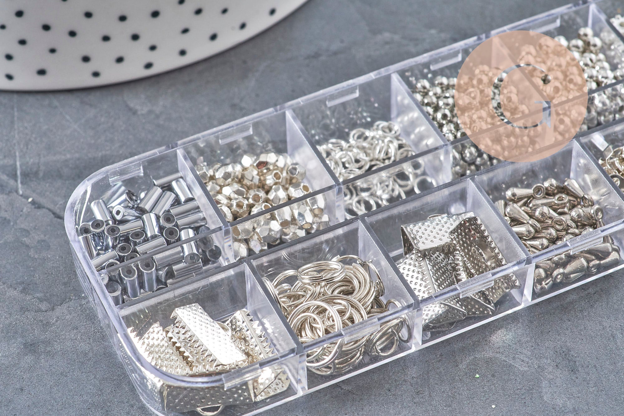 Boite Kit mix de 12 types de fournitures et perles zamac laiton Argent Platine, x1 (G8844)