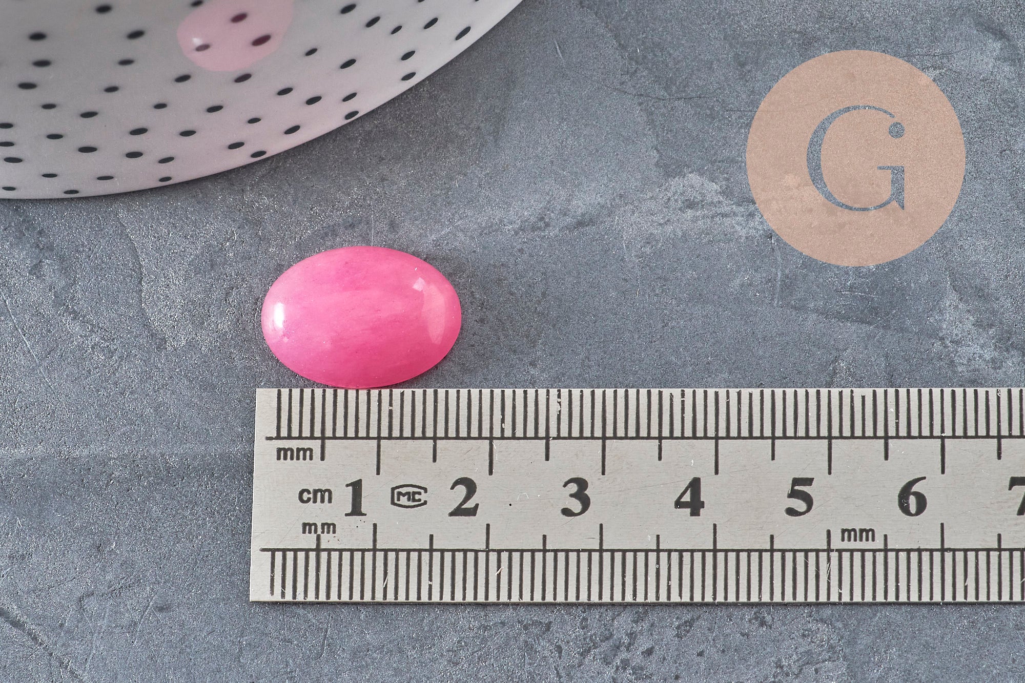 Cabujón ovalado de jade natural teñido de rosa, 18 x 13 mm, x1 (G2079)