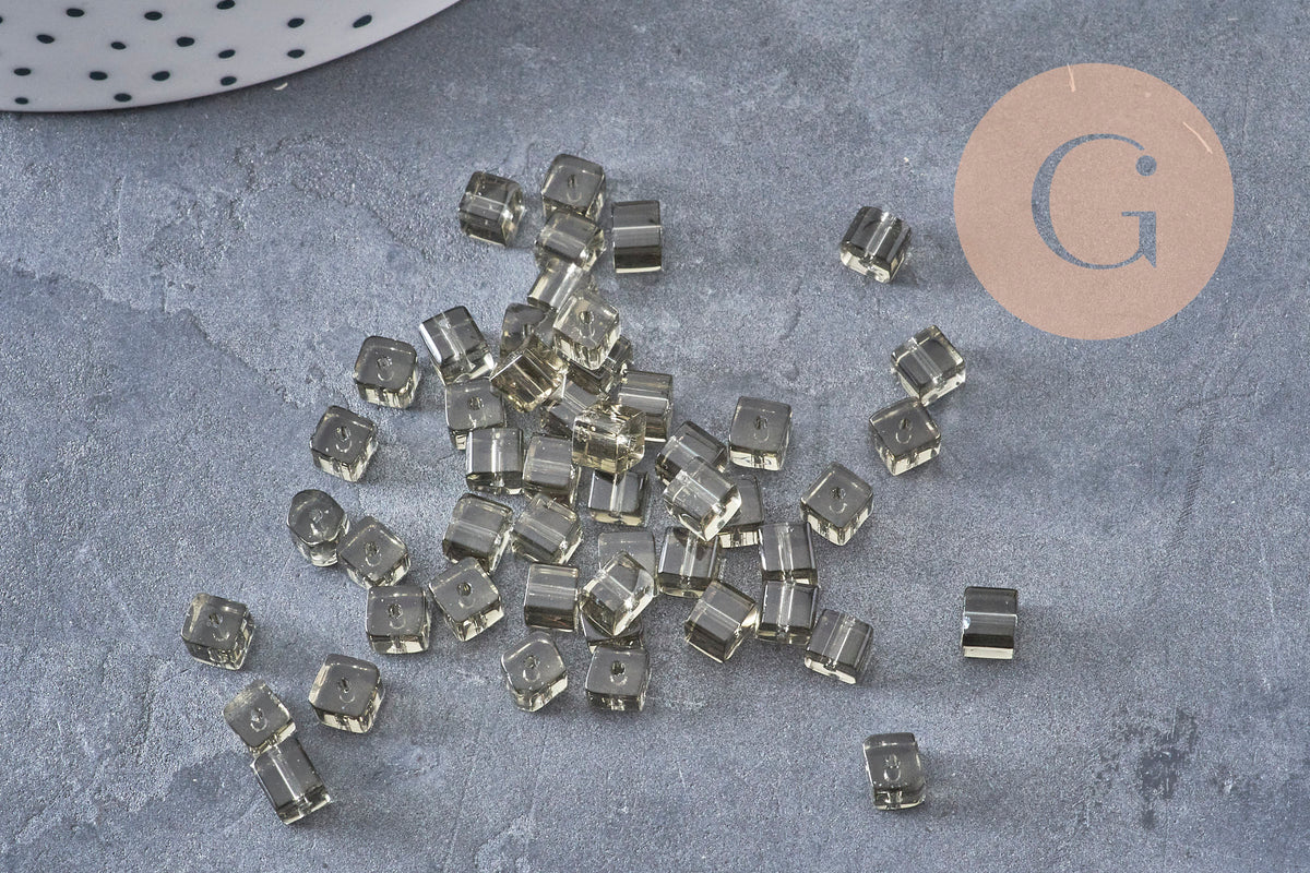 4mm grey square glass beads, x50 (G2195)