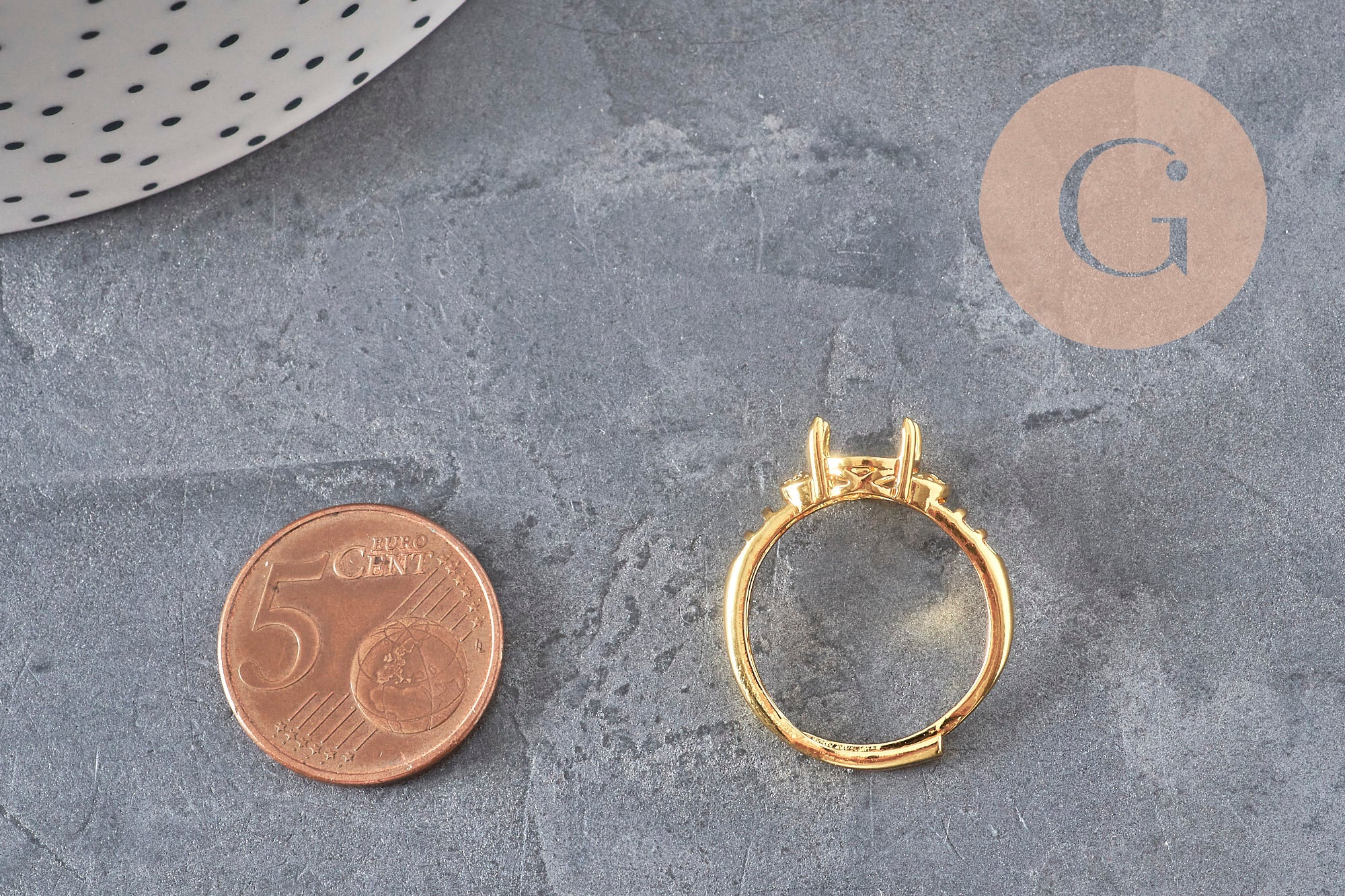 Anillo ajustable con cabujón de circonita de 17 mm, latón bañado en oro, x1 (G3959)