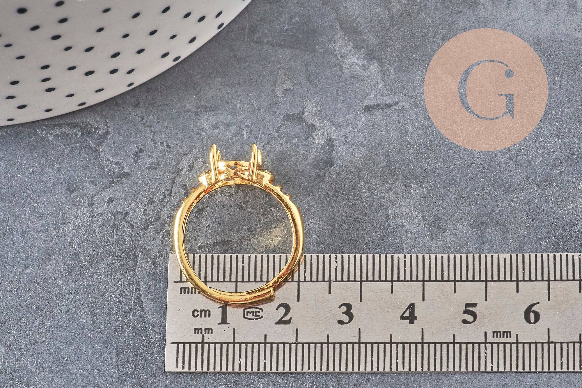 Anillo ajustable con cabujón de circonita de 17 mm, latón bañado en oro, x1 (G3959)