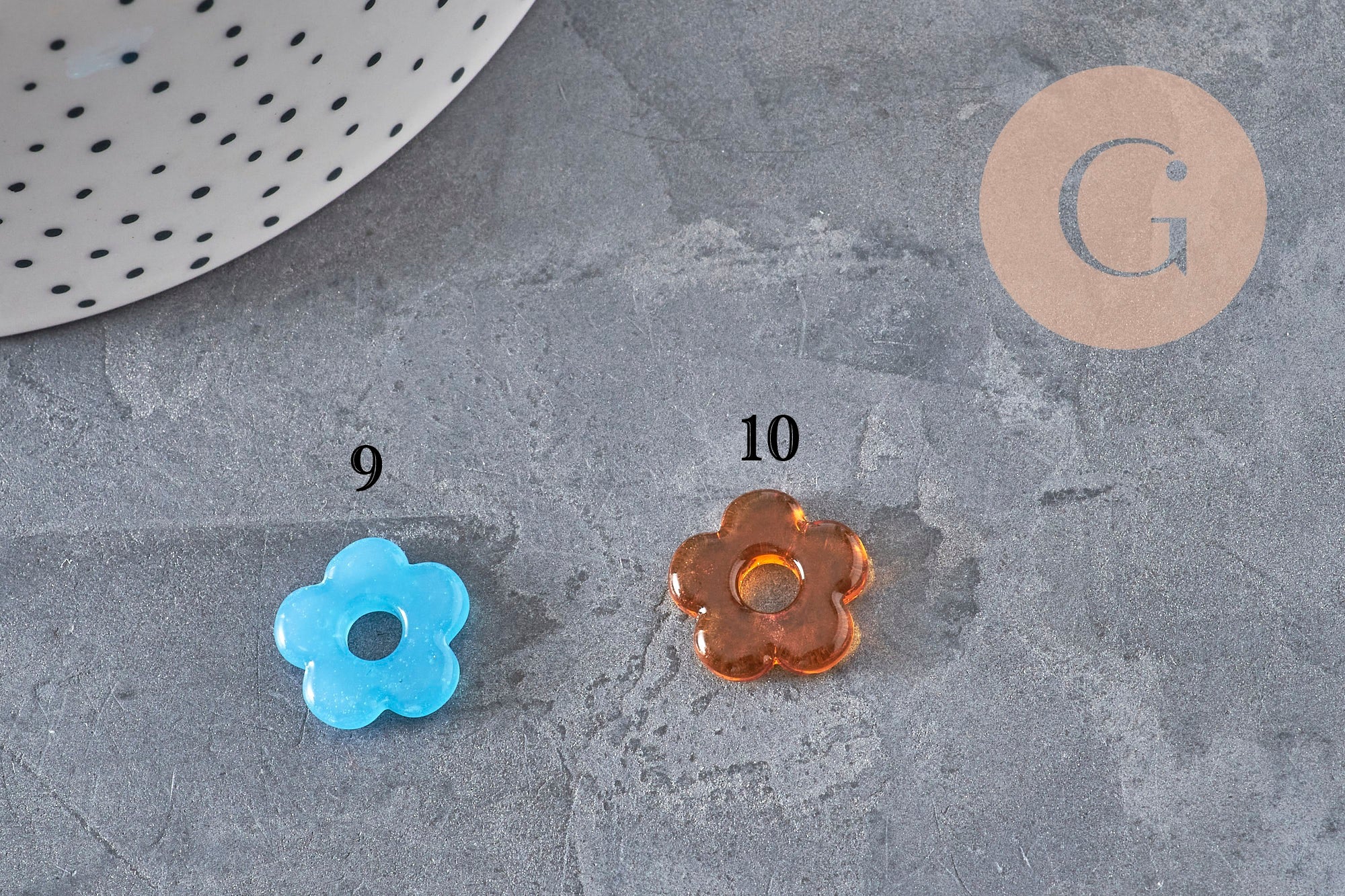 Interchangeable 15.5mm glass flower bead for hoop earrings, x1 (G11025)