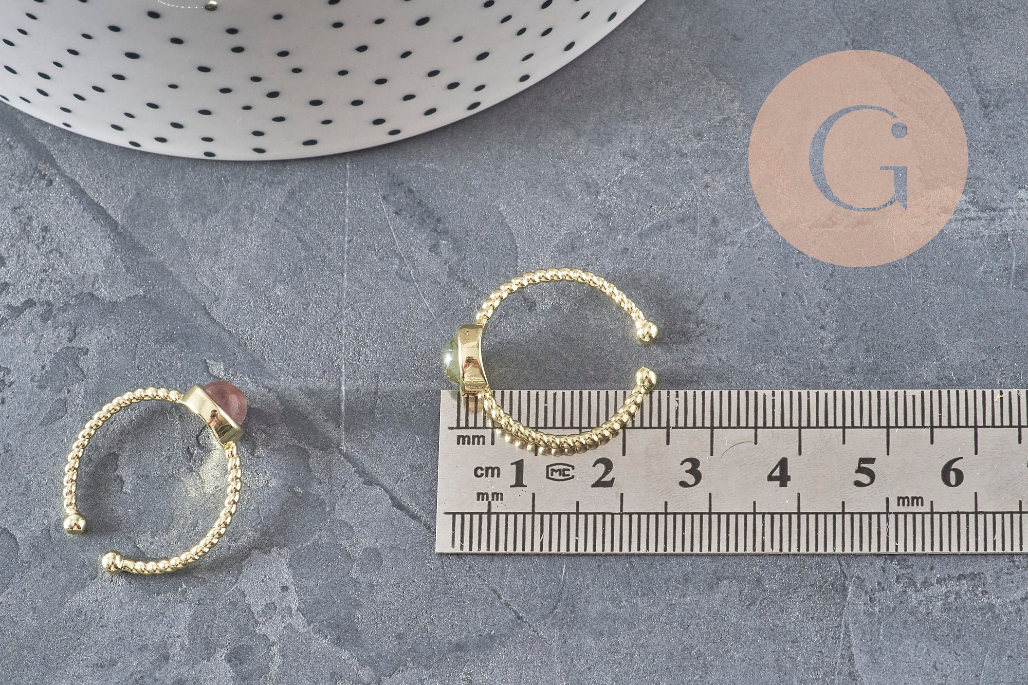 Anillo ajustable trenzado de latón dorado con cabujón de piedra natural de 20mm, x1 (G4238)