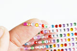 Strass rond plastique adhésifs colorés 3x2mm, x 1 feuille de 780 (G3392)
