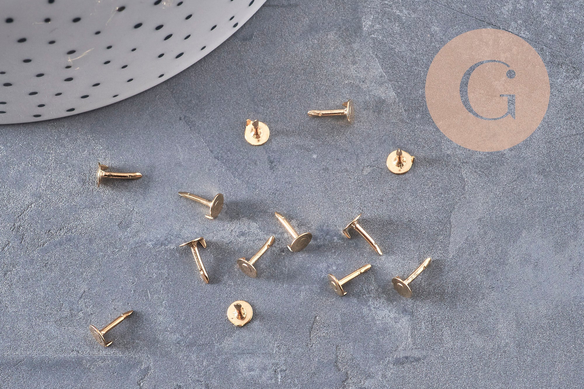 Support pour pin's laiton doré 8mm, x10 (G11020)
