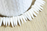 perle dent corail blanc,fabrication bijoux corail naturel,perle coquillage,coquillage blanc,11-17mm,le fil de 120 perles G4779