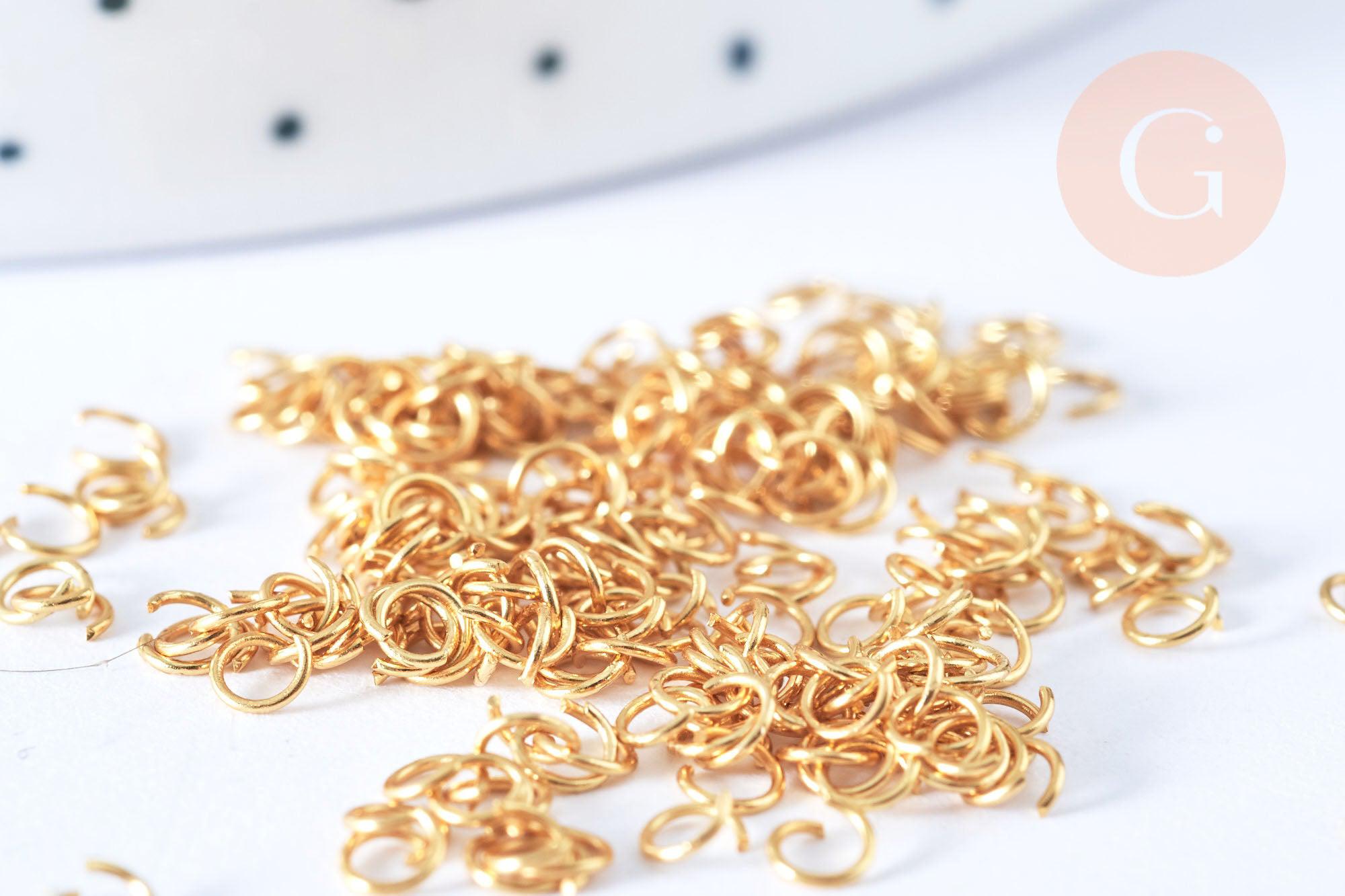 Anneaux de jonction dorés en acier inoxydable pour la création de bijoux DIY.