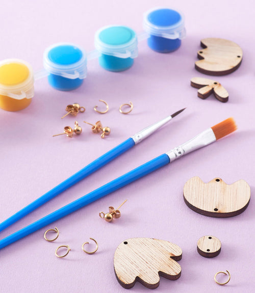 Kits de creación de joyas para niños.
