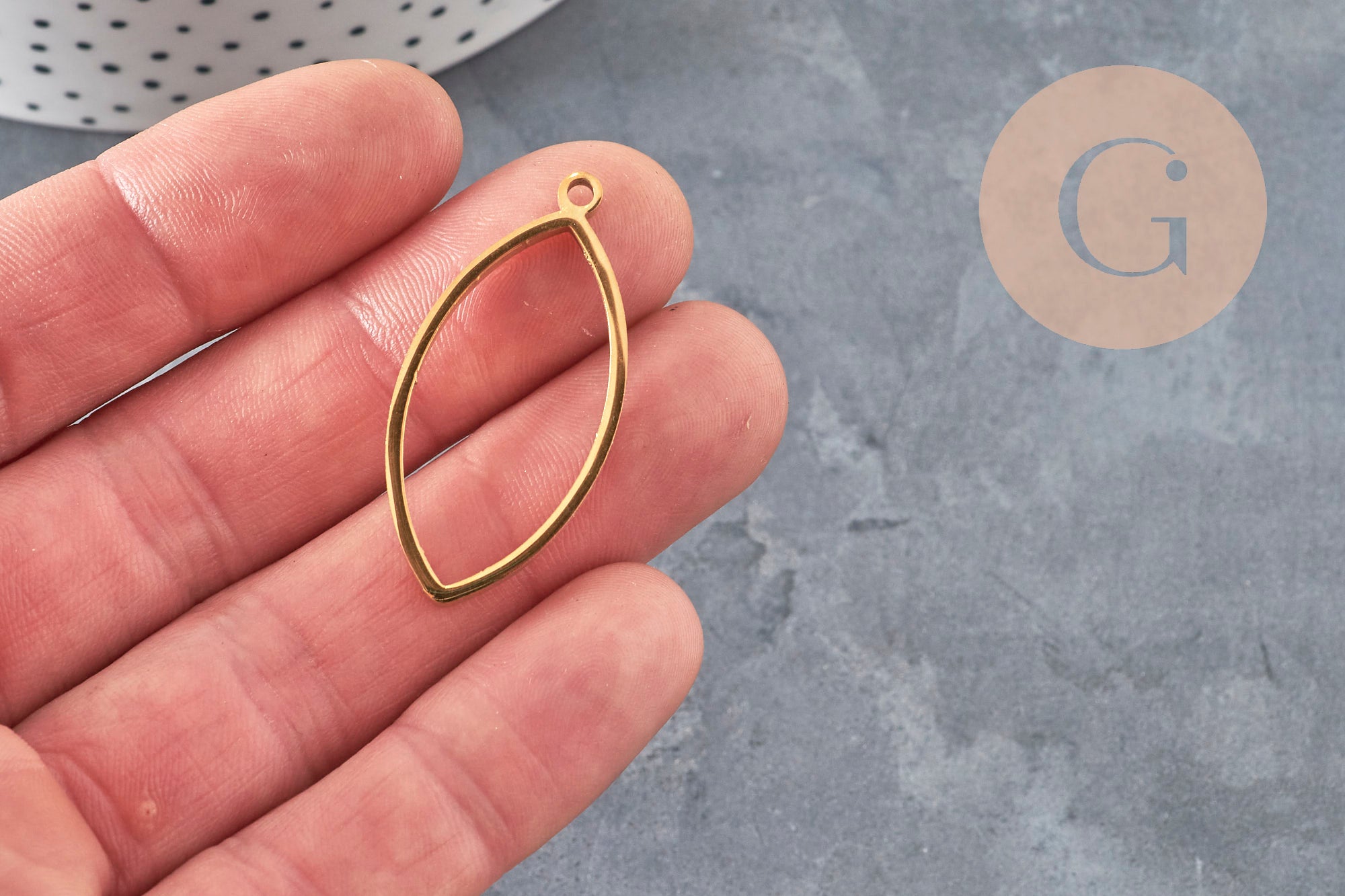 Oblong droplet pendant, 304 gold IP stainless steel, open back, 38mm, x1 VALID