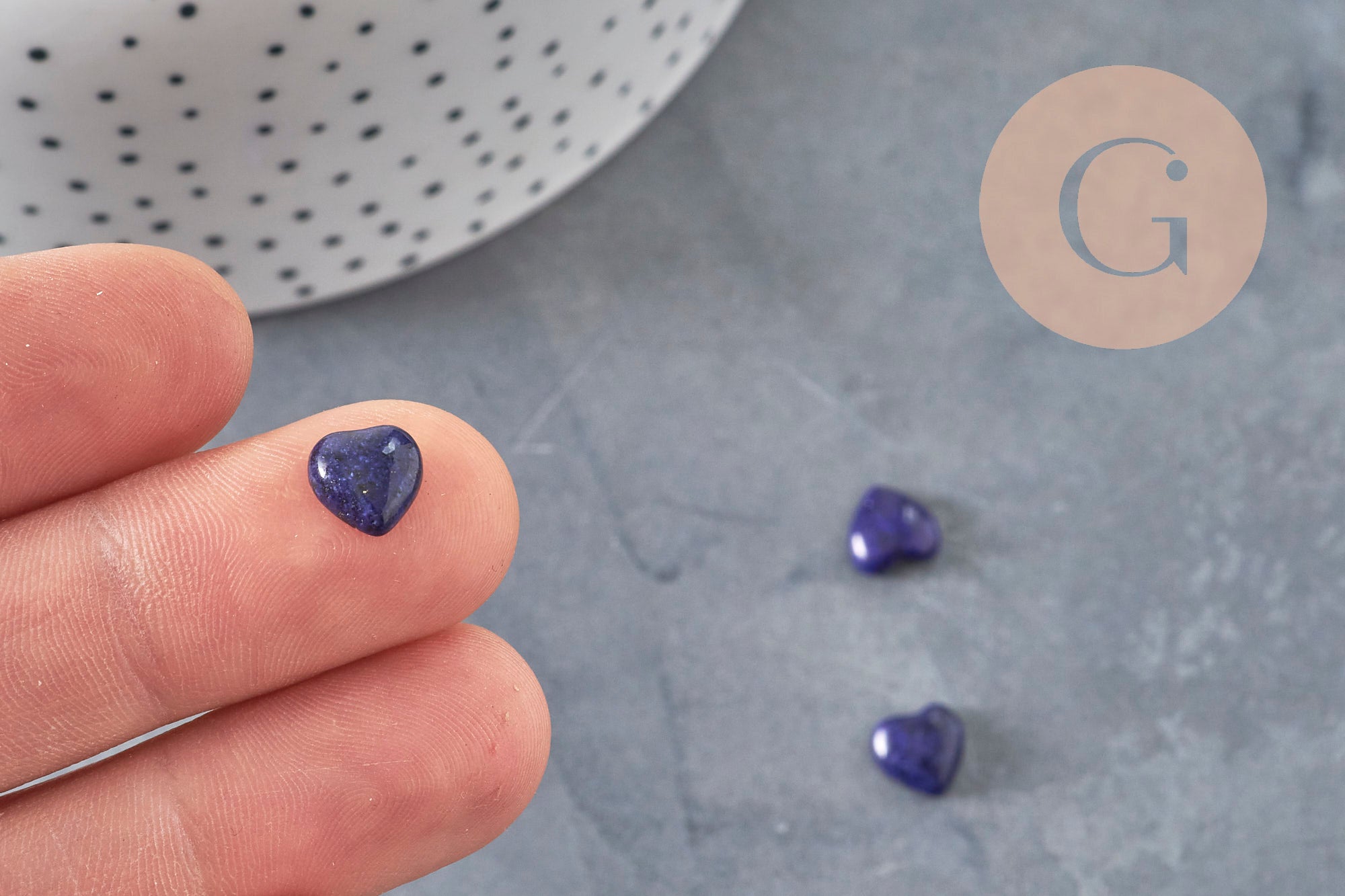 8x8mm natural lapis lazuli heart cabochon, x1 VALID