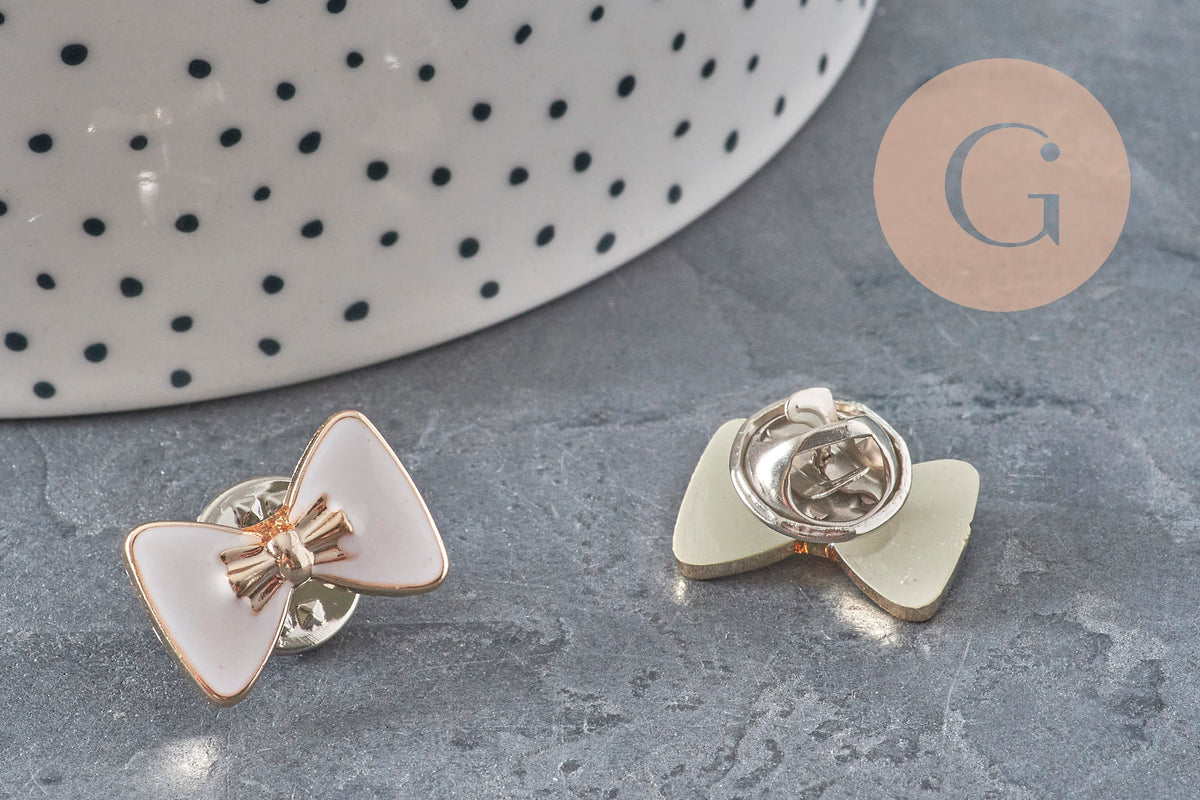 Broche pin's noeudblanc plastique & fer doré 18.5mm, x1 (G11331)