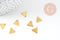 Breloque triangle 1 trou laiton brut pendentif sans nickel, pendentif géométrique,9mm, x50 (8.8gr) (G2481)