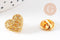 Broche pins coeur Plexiglas doré à paillettes 20mm, x1 (G10532)