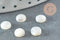 Cabochon rond nacre blanche naturelle 5.4mm, x1 (G1738)