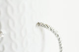 EP Bracelet jonc réglable finition or blanc tressé 65x55mm, x1 (G2586)