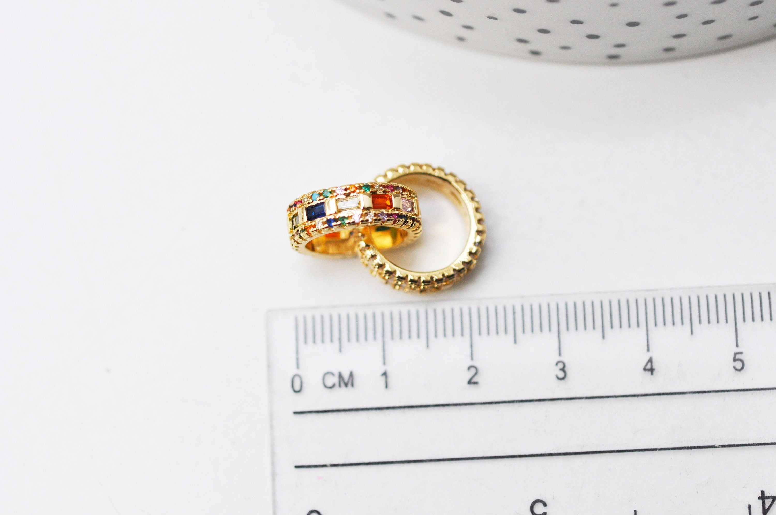 EP-Pendentif anneaux enlacés laiton doré cristal zircon coloré 15mm, x1 (G4745)