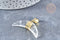 EP Pendentif croissant de lune Cristal de roche naturel support laiton doré 42mm, pierre naturelle x1 G8680